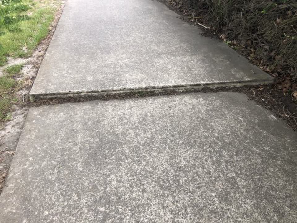The photograph attached to this roading/streets report