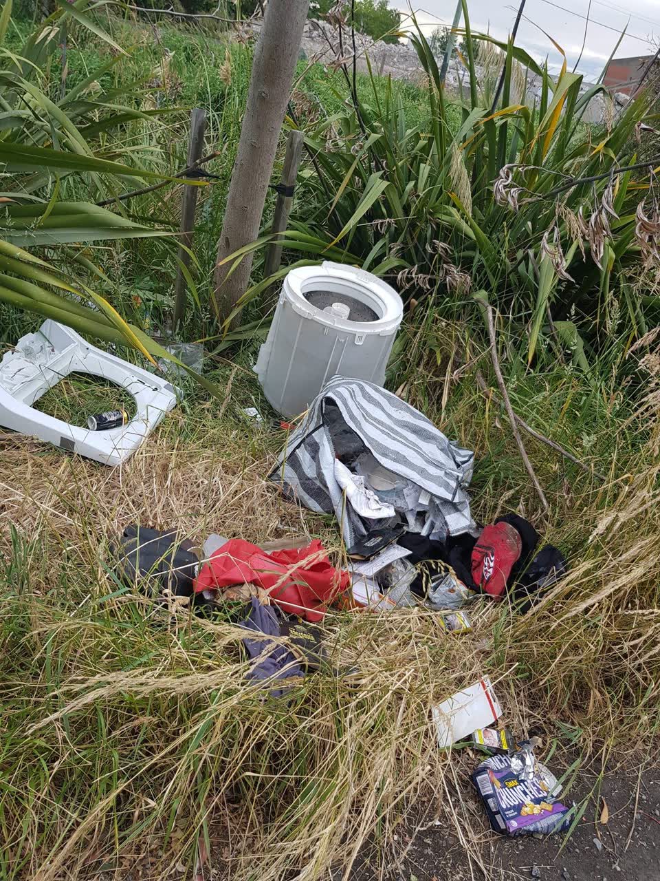 The photograph attached to this rubbish/recycling report