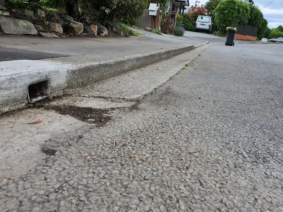 The photograph attached to this roading/streets report