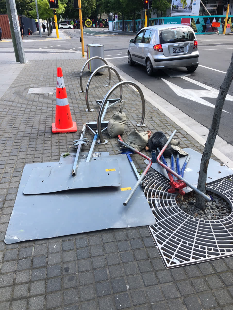 The photograph attached to this roading/streets report