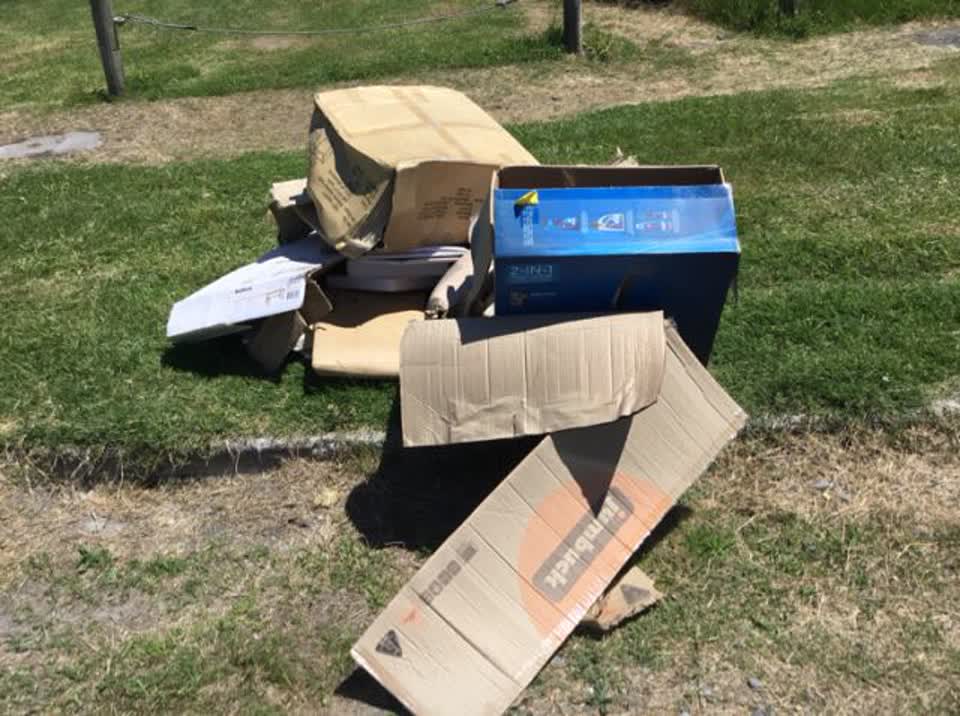 The photograph attached to this rubbish/recycling report