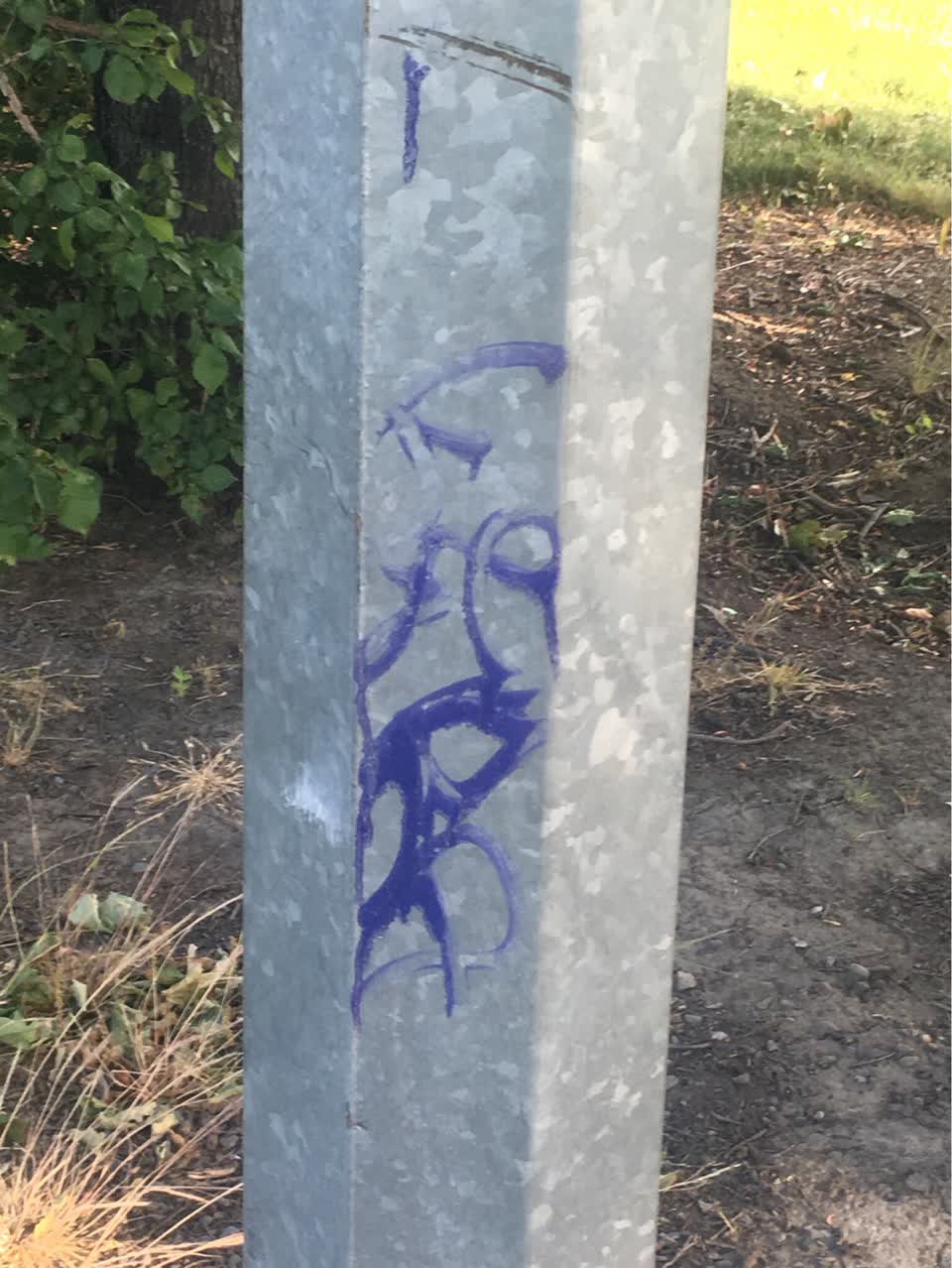The photograph attached to this graffiti report