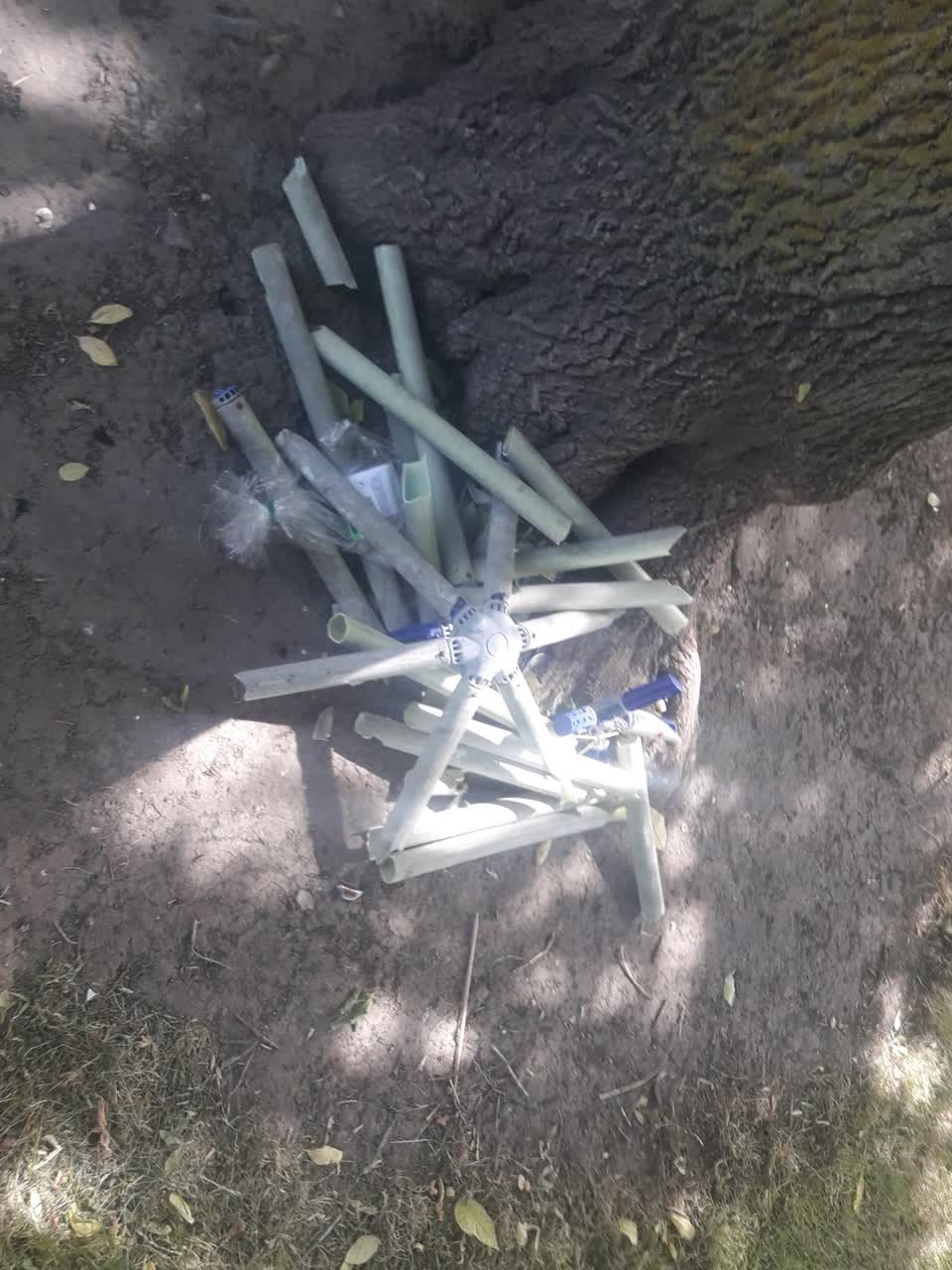 The photograph attached to this rubbish/recycling report