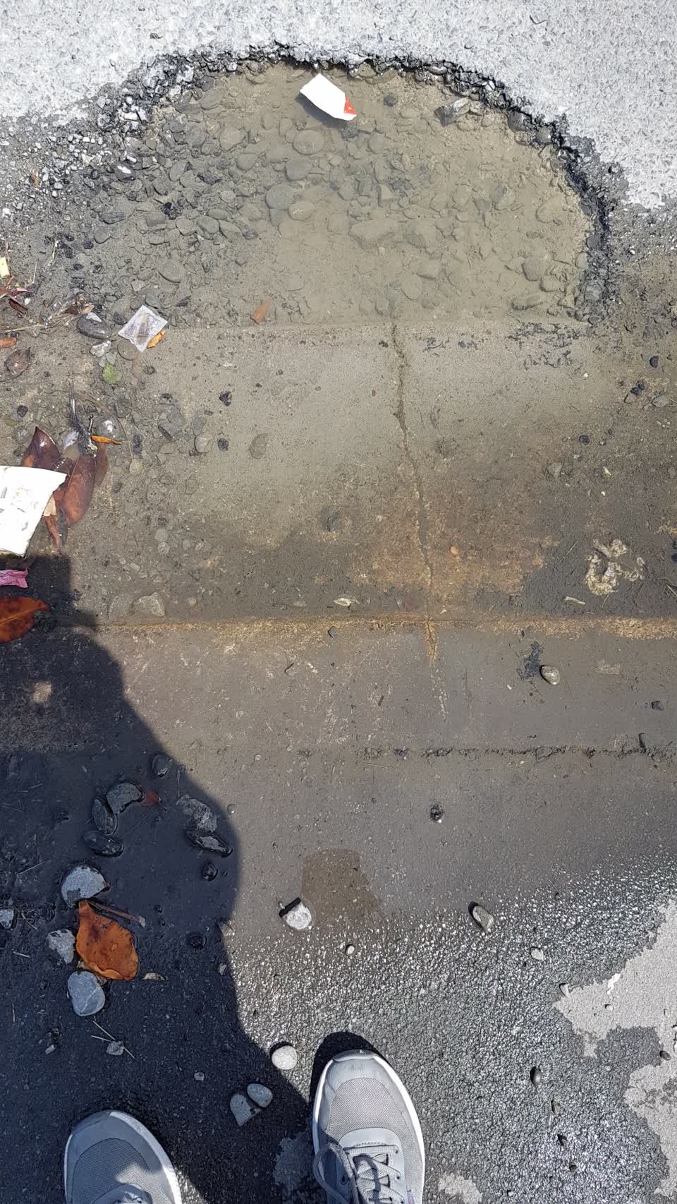 The photograph attached to this roading/streets report