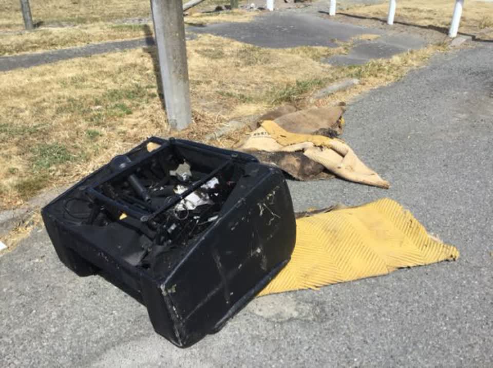 The photograph attached to this rubbish/recycling report