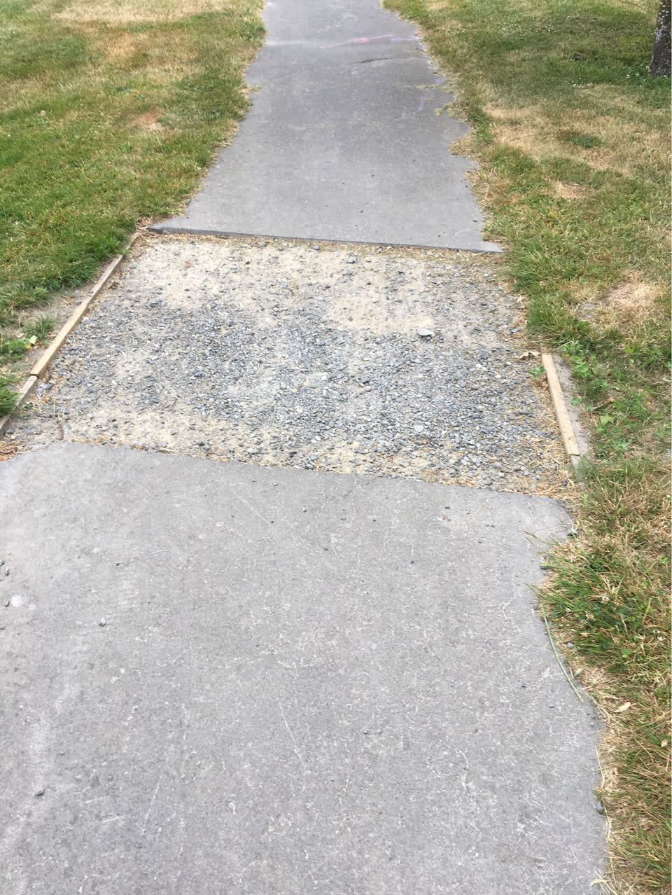 The photograph attached to this roading/streets report