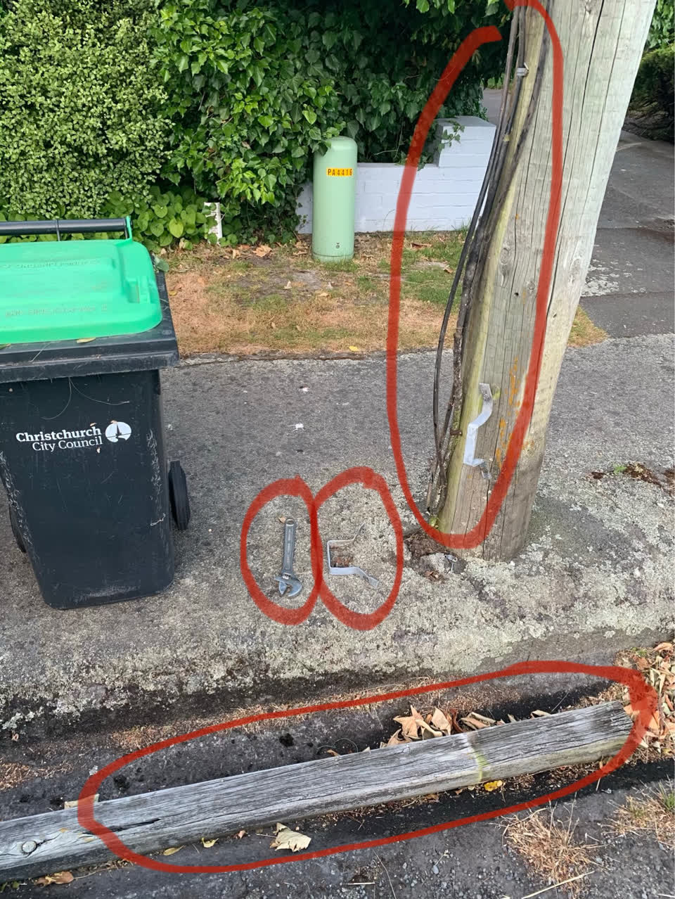 The photograph attached to this roading/streets report