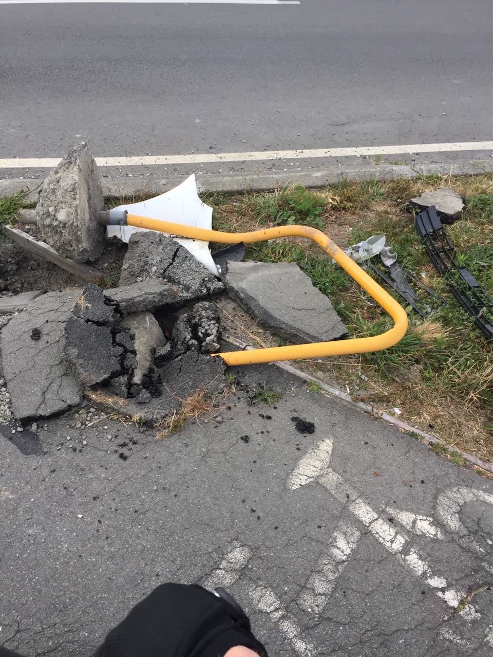 The photograph attached to this roading/streets report