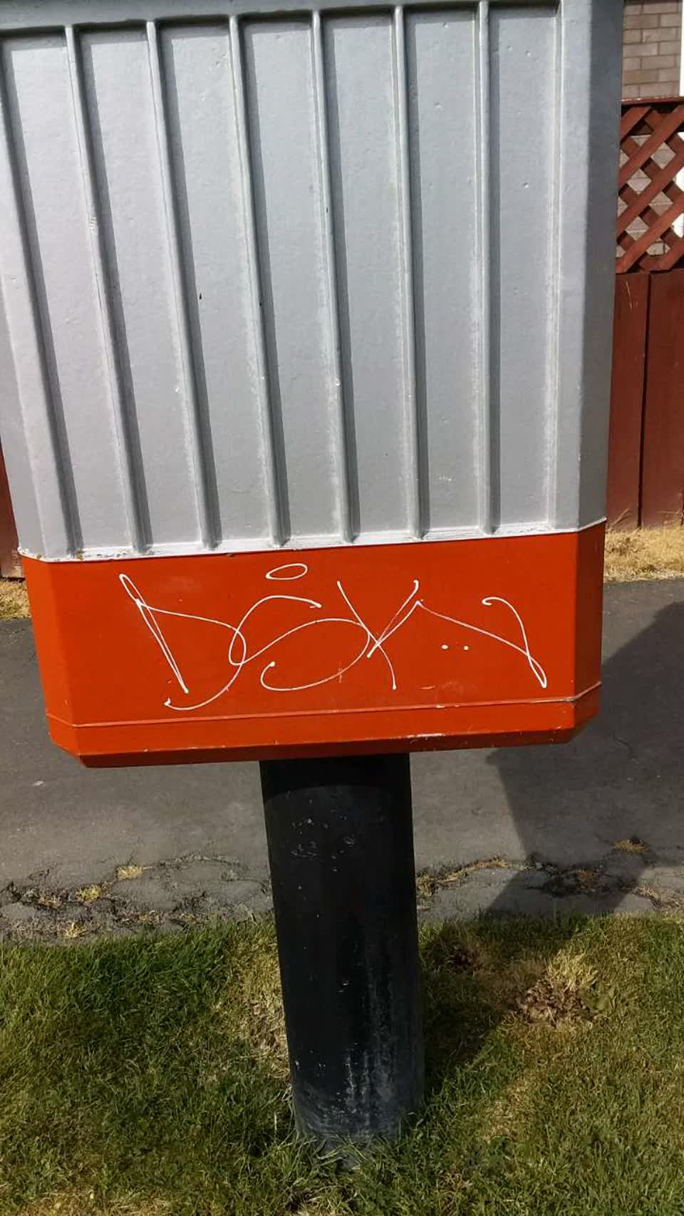 The photograph attached to this graffiti report