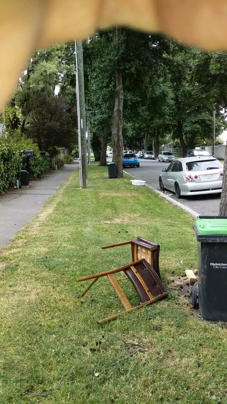 The photograph attached to this rubbish/recycling report