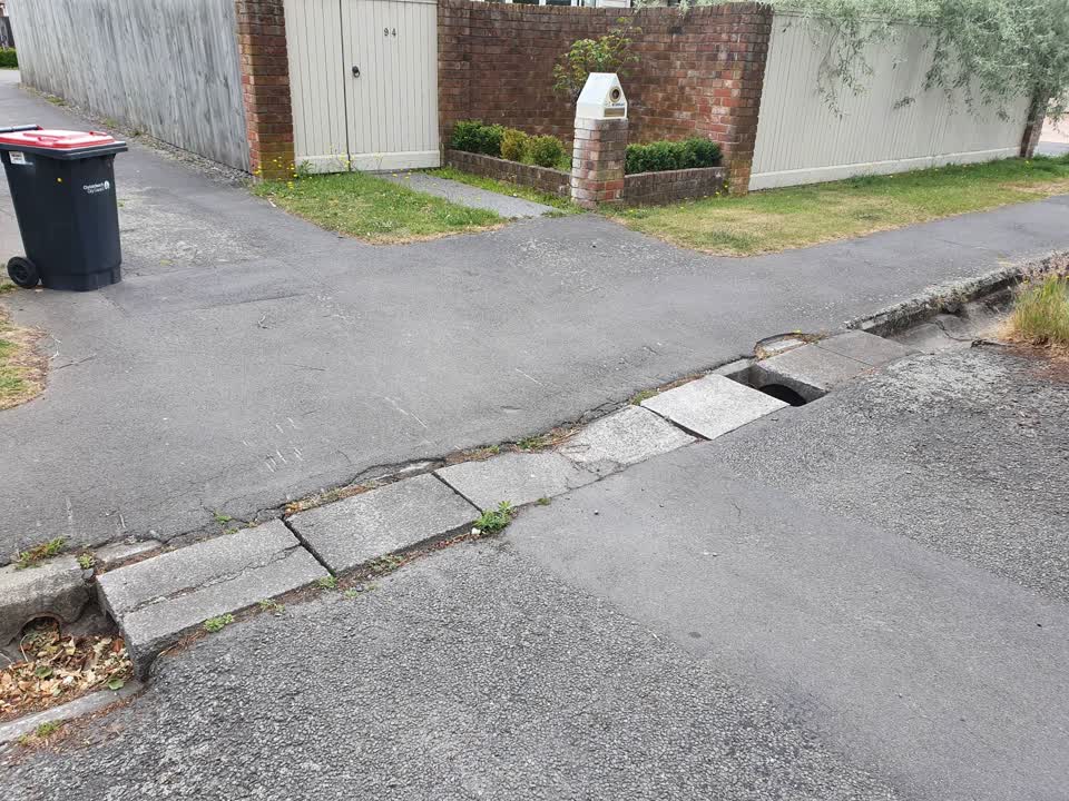 The photograph attached to this roading/streets report