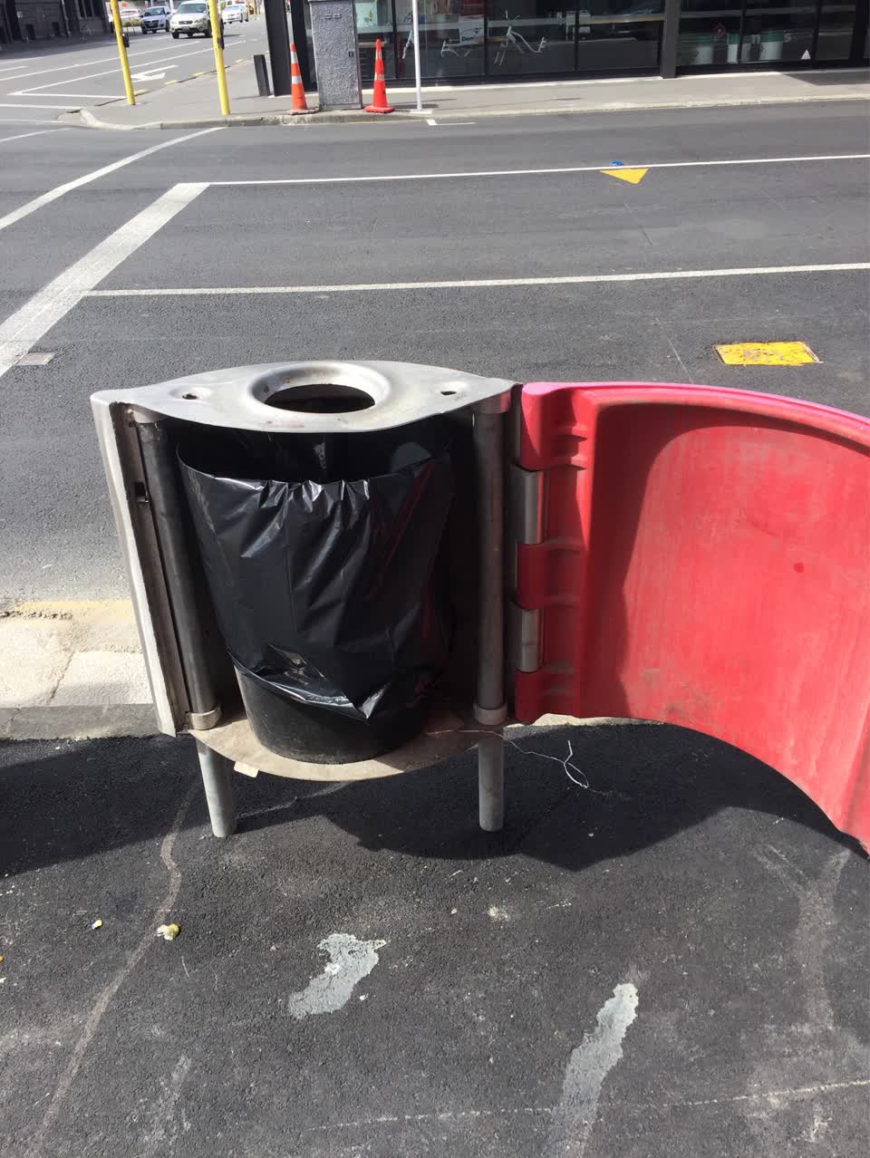 The photograph attached to this rubbish/recycling report