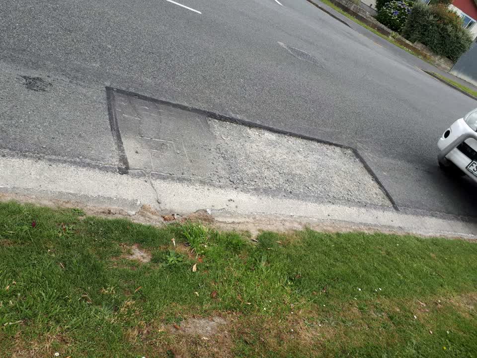 The photograph attached to this roading/streets report