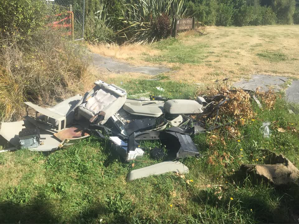 The photograph attached to this rubbish/recycling report