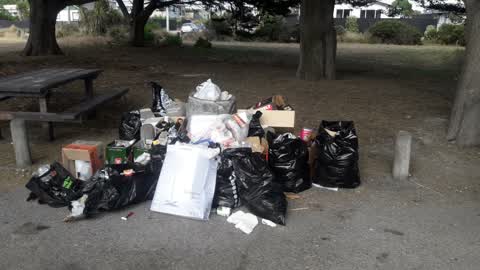Rubbish/Recycling, a report photo