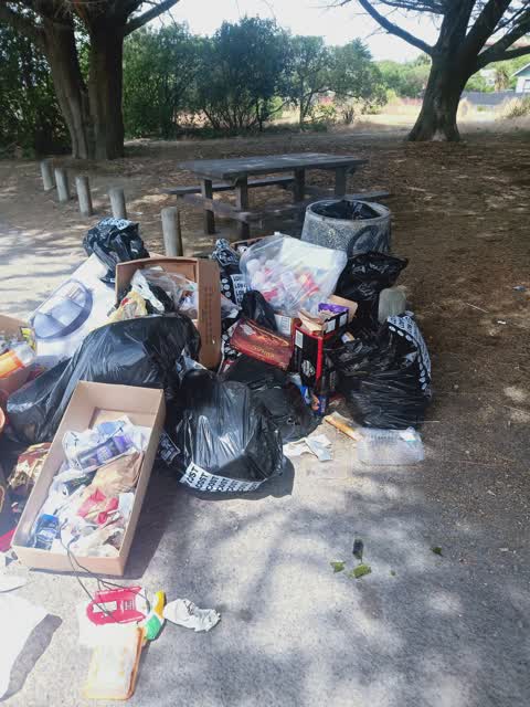 Rubbish/Recycling, a report photo