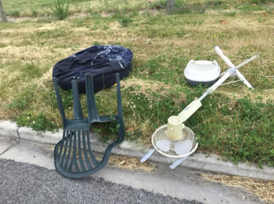The photograph attached to this rubbish/recycling report