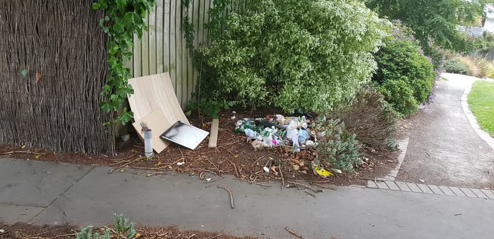 The photograph attached to this rubbish/recycling report