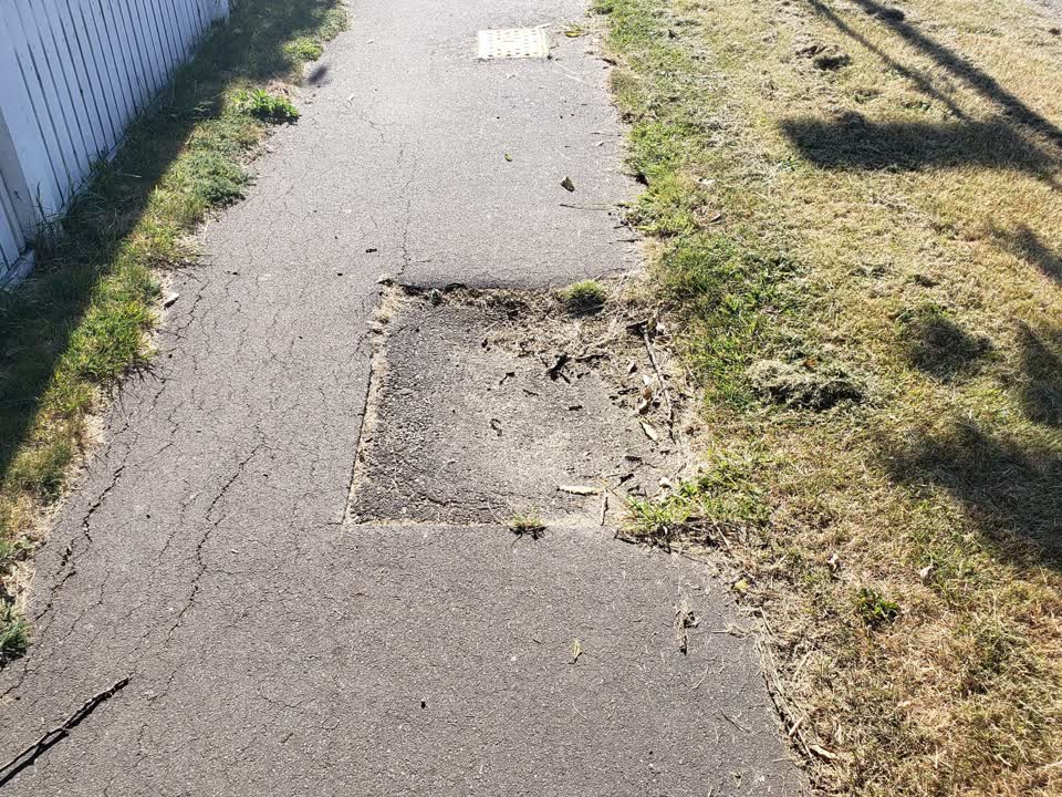 The photograph attached to this roading/streets report