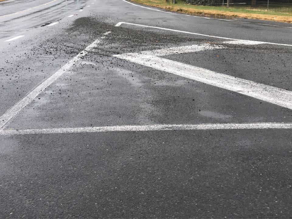 The photograph attached to this roading/streets report