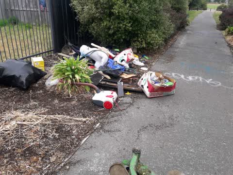 Rubbish/Recycling, a report photo