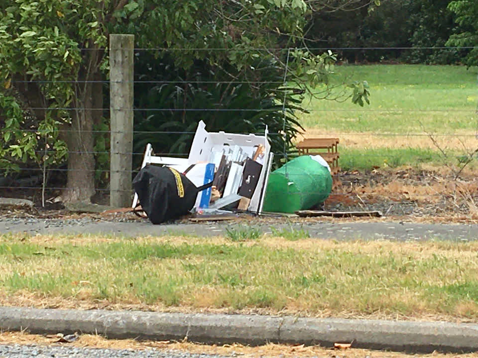 The photograph attached to this rubbish/recycling report