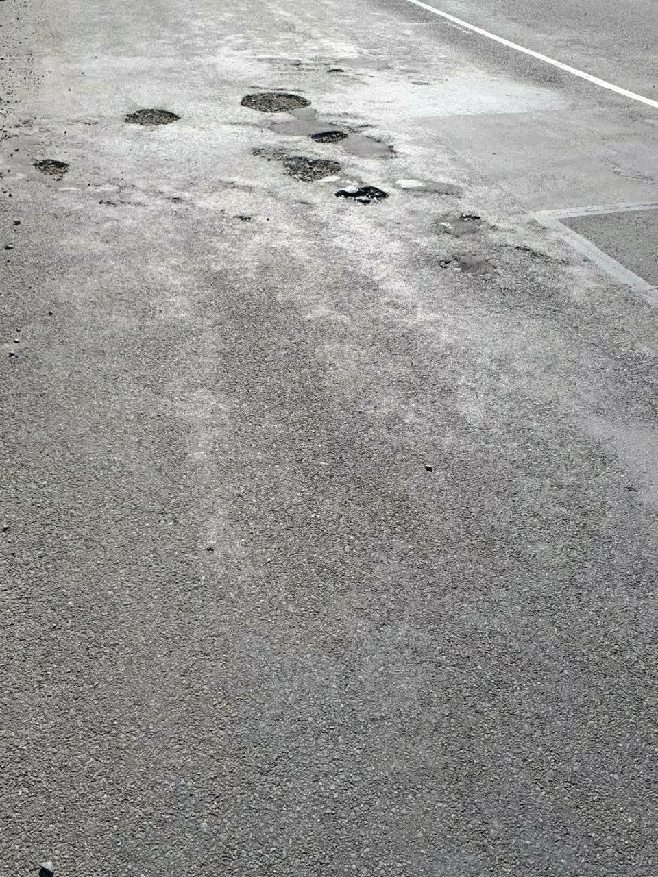 The photograph attached to this roading/streets report