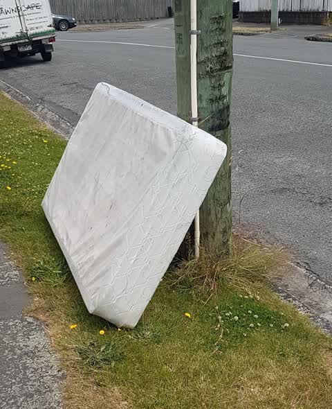 Rubbish/Recycling, a report photo