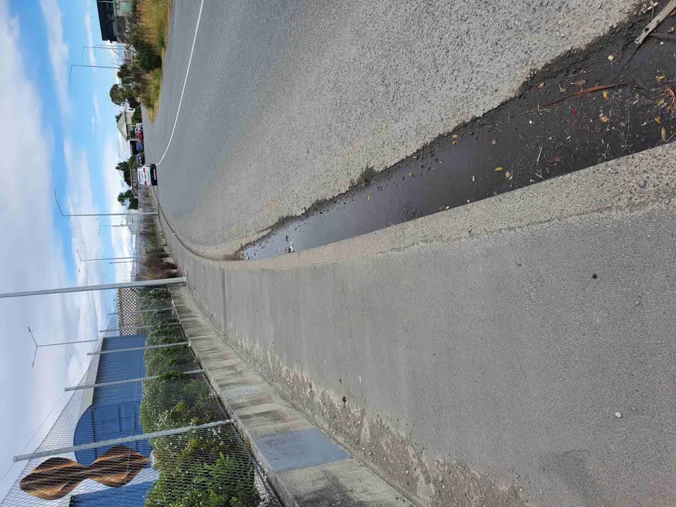 The photograph attached to this roading/streets report