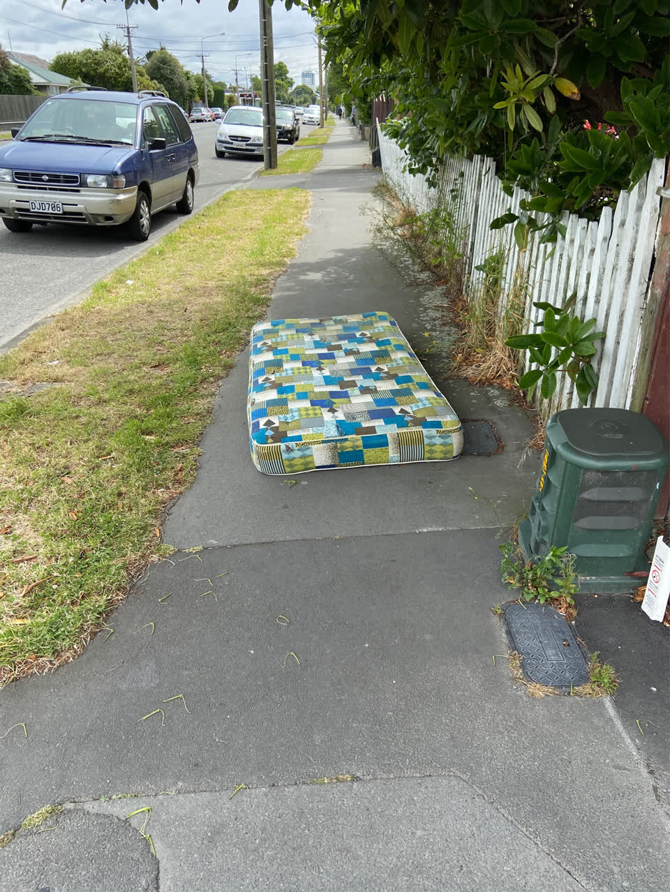 The photograph attached to this rubbish/recycling report