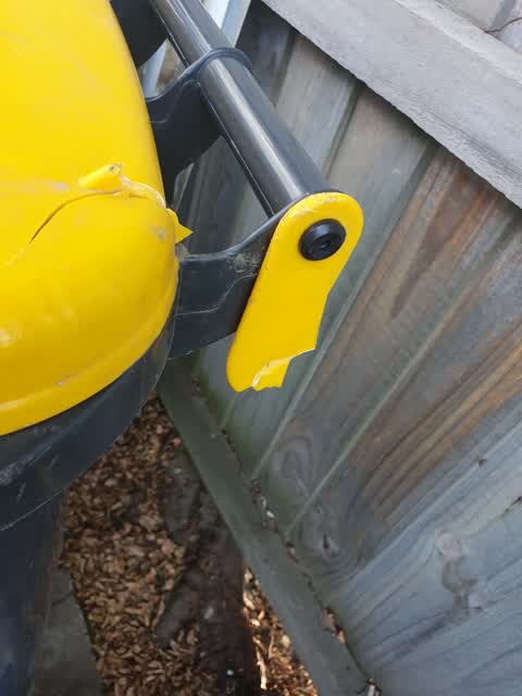 Rubbish/Recycling, a report photo