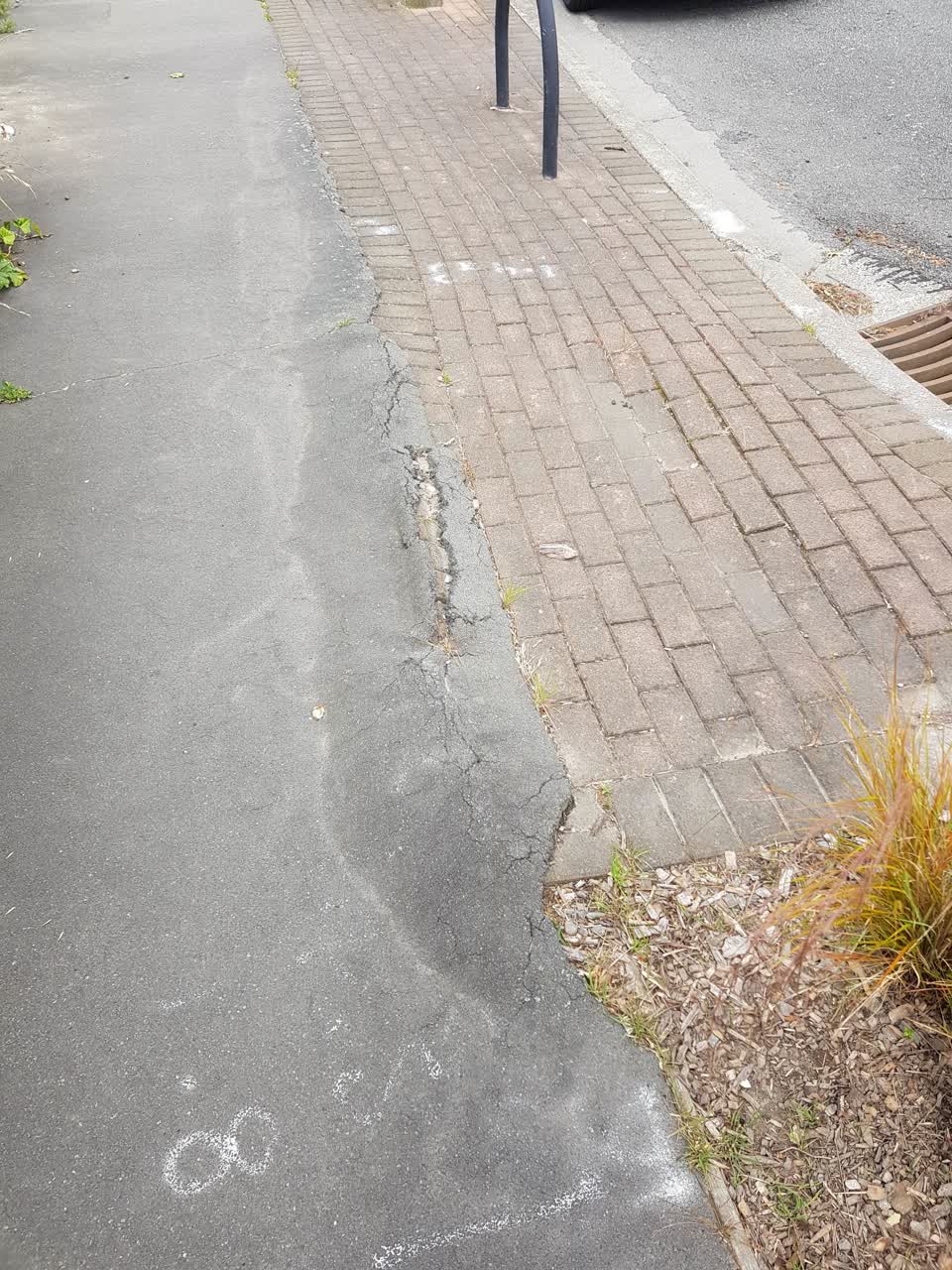 The photograph attached to this roading/streets report