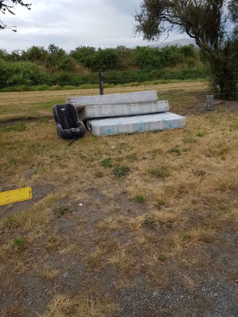 Rubbish/Recycling, a report photo