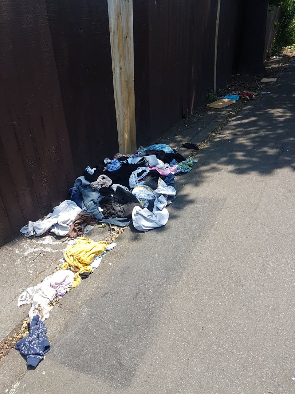 The photograph attached to this rubbish/recycling report