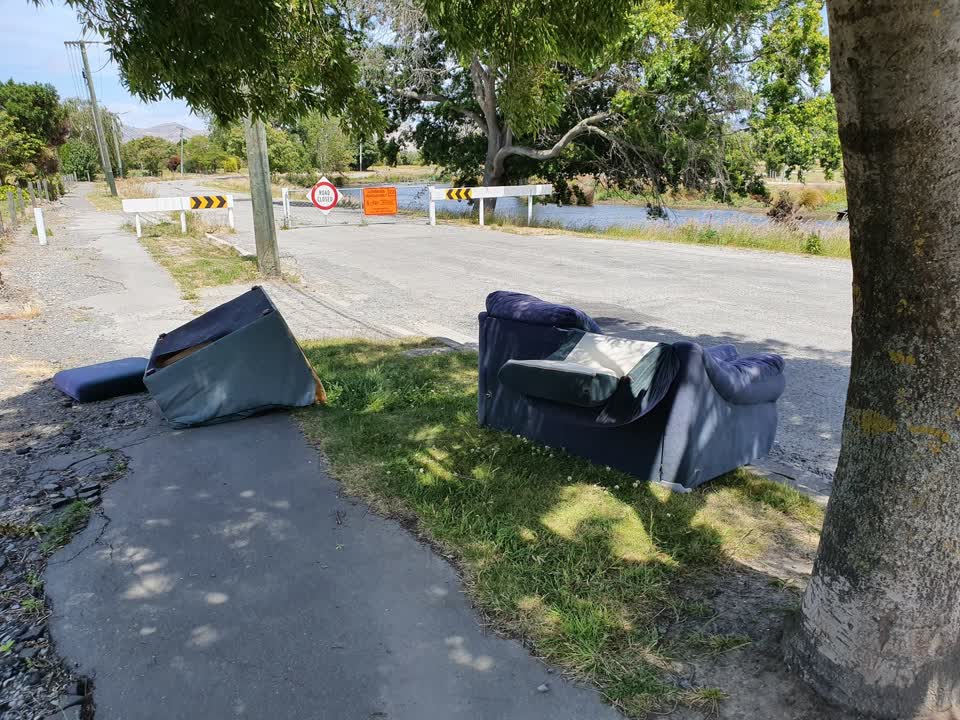 The photograph attached to this rubbish/recycling report