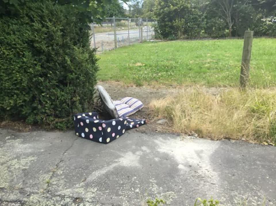 The photograph attached to this rubbish/recycling report