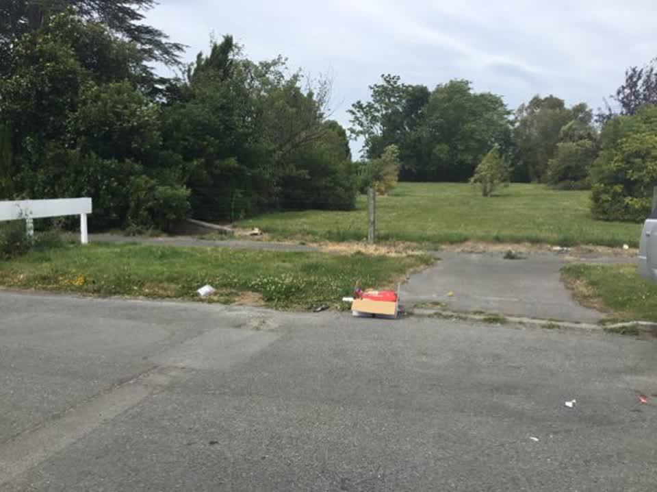 The photograph attached to this rubbish/recycling report