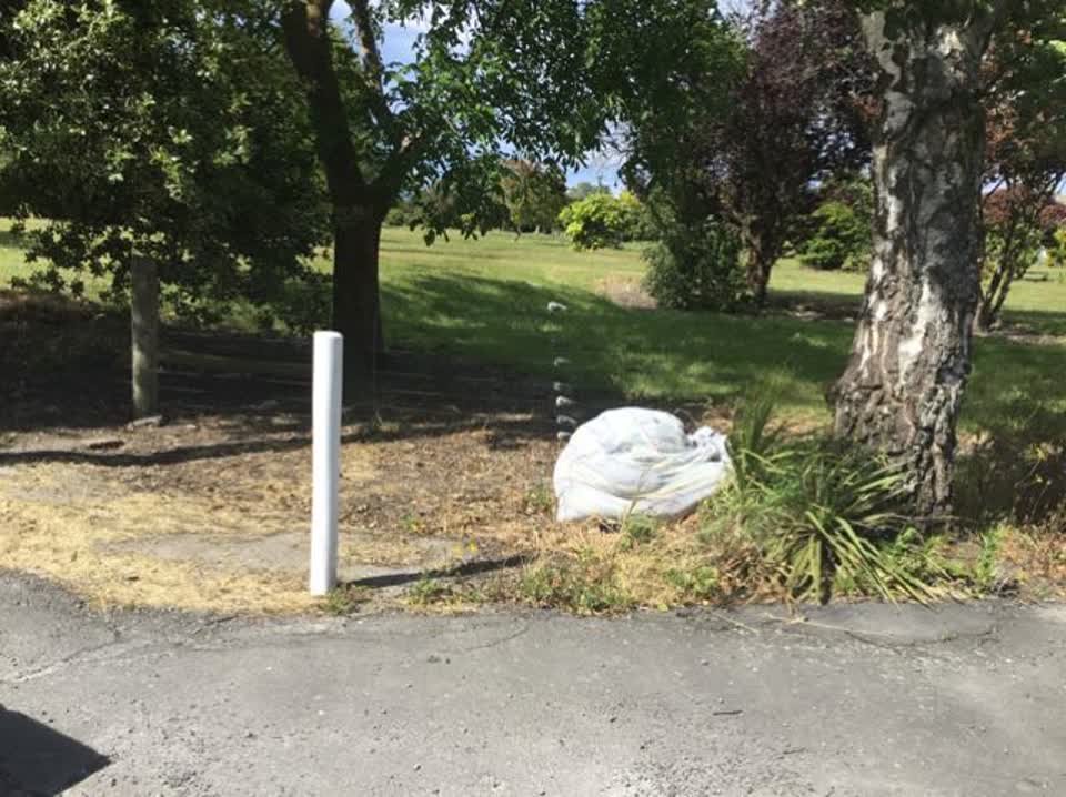 The photograph attached to this rubbish/recycling report
