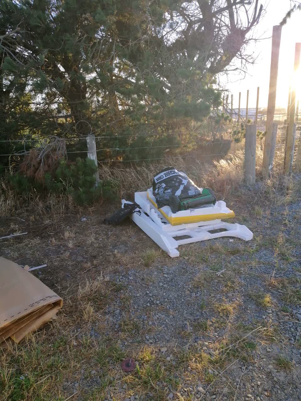 The photograph attached to this rubbish/recycling report