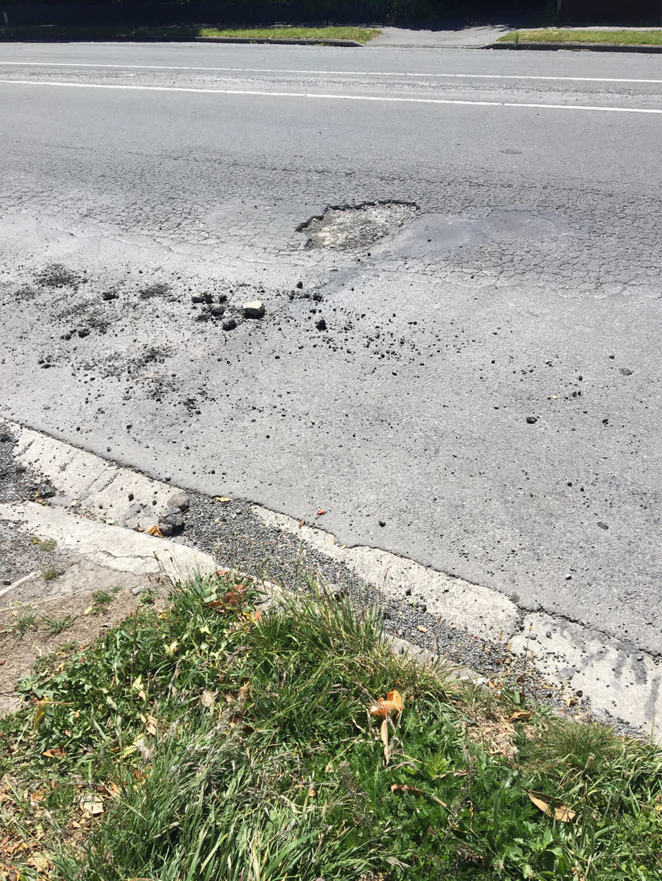 The photograph attached to this roading/streets report