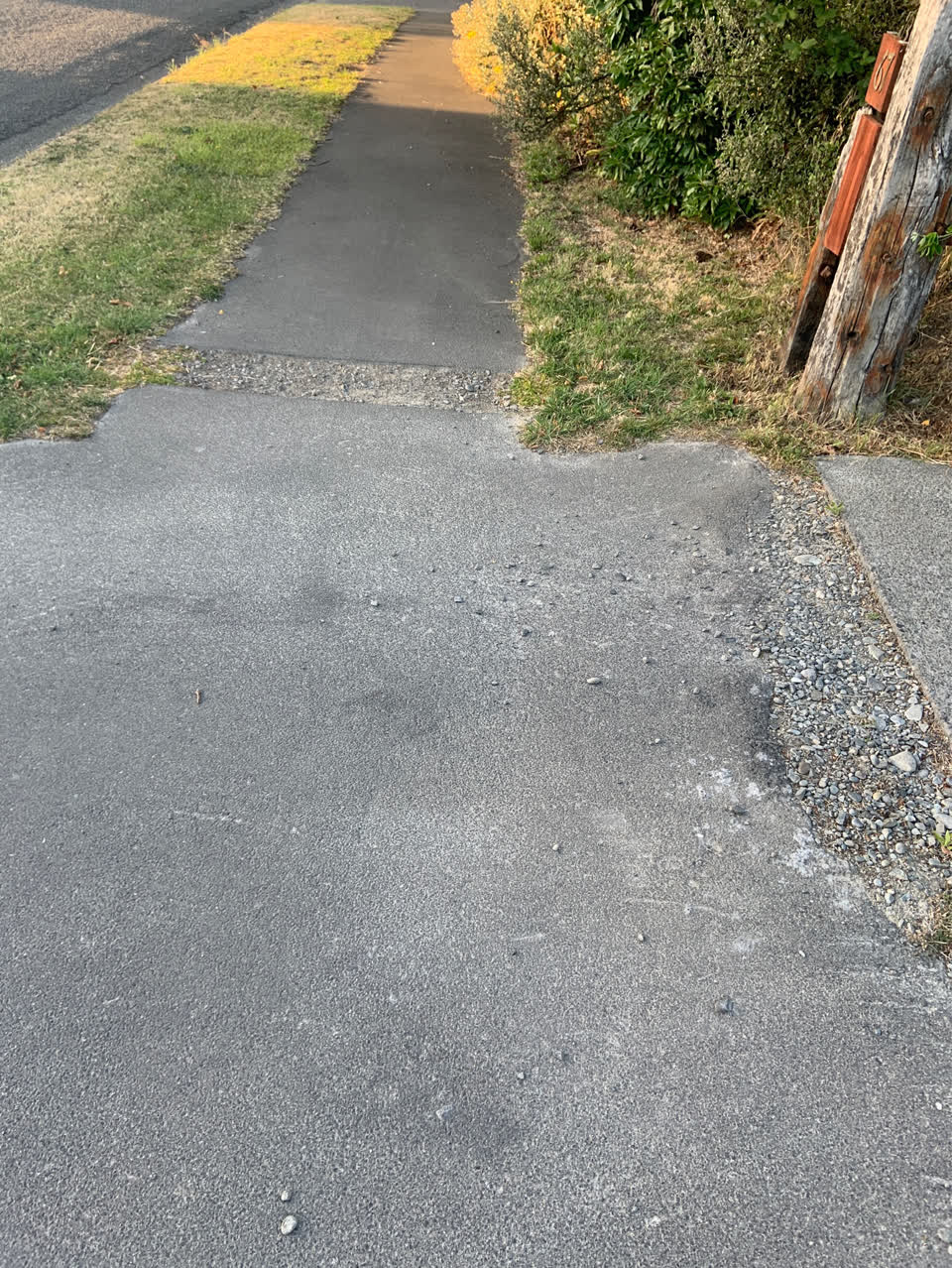 The photograph attached to this roading/streets report