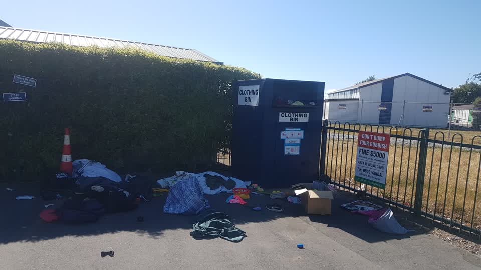 The photograph attached to this rubbish/recycling report