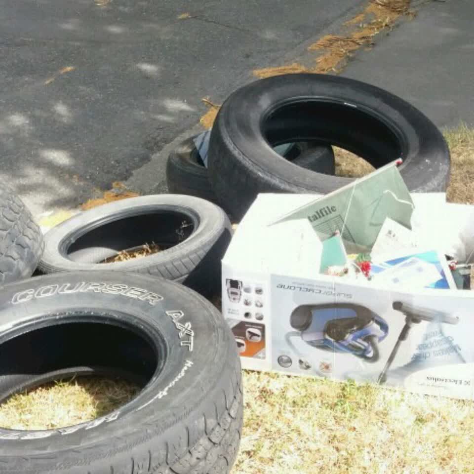 The photograph attached to this rubbish/recycling report