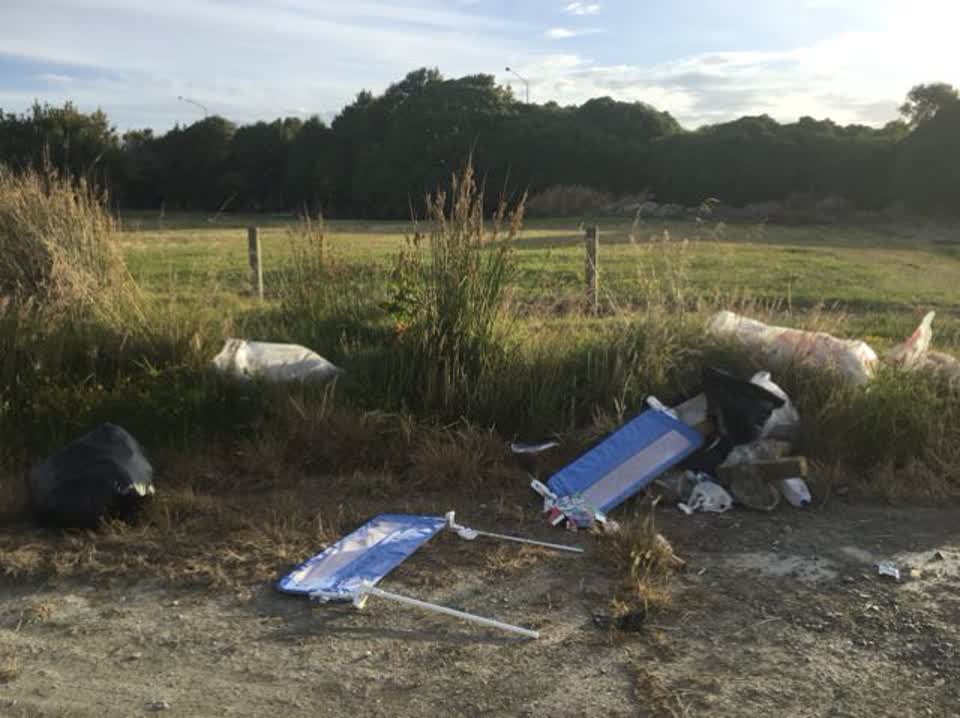 The photograph attached to this rubbish/recycling report