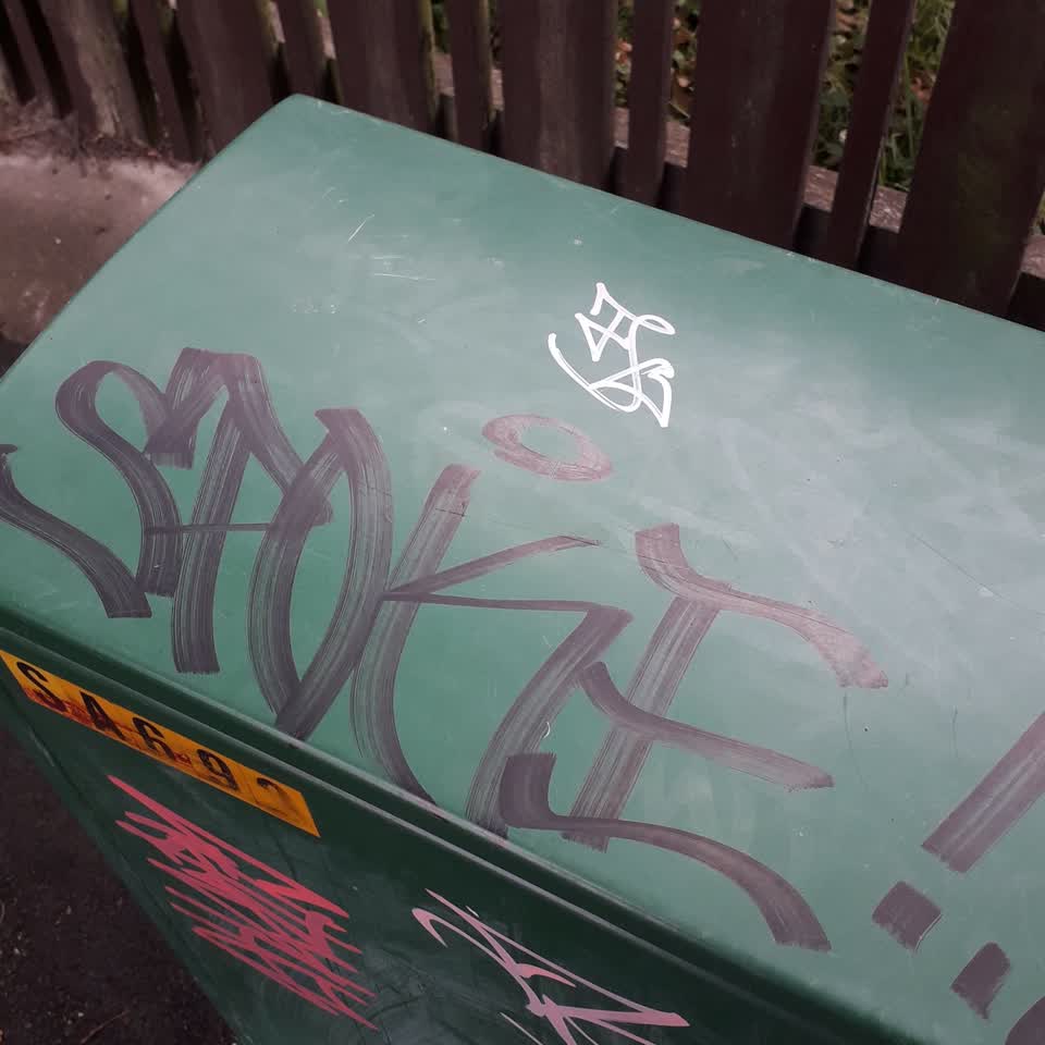 The photograph attached to this graffiti report