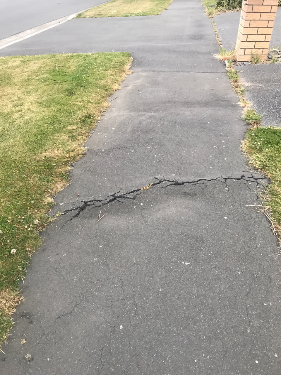 The photograph attached to this roading/streets report
