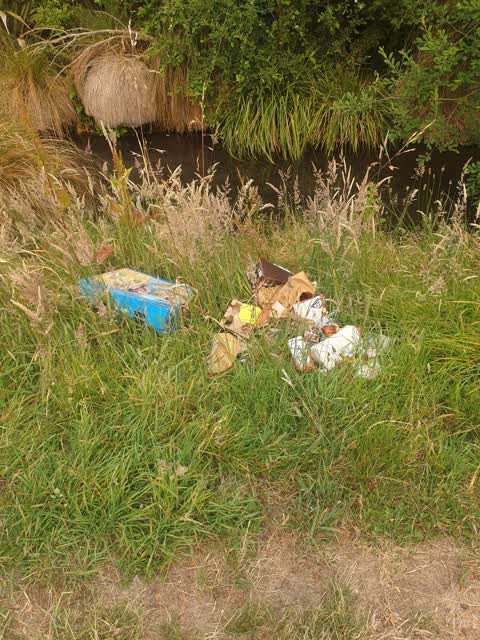 Rubbish/Recycling, a report photo