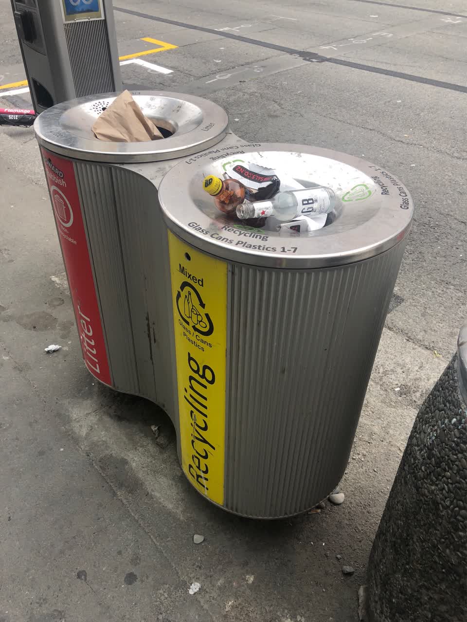 The photograph attached to this rubbish/recycling report
