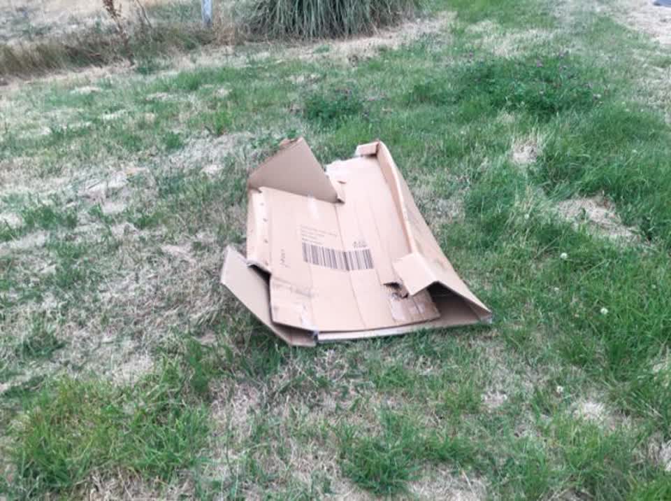The photograph attached to this rubbish/recycling report