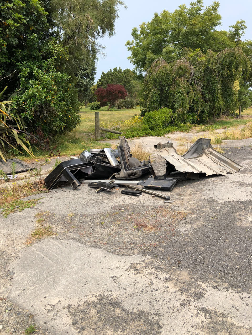 The photograph attached to this rubbish/recycling report